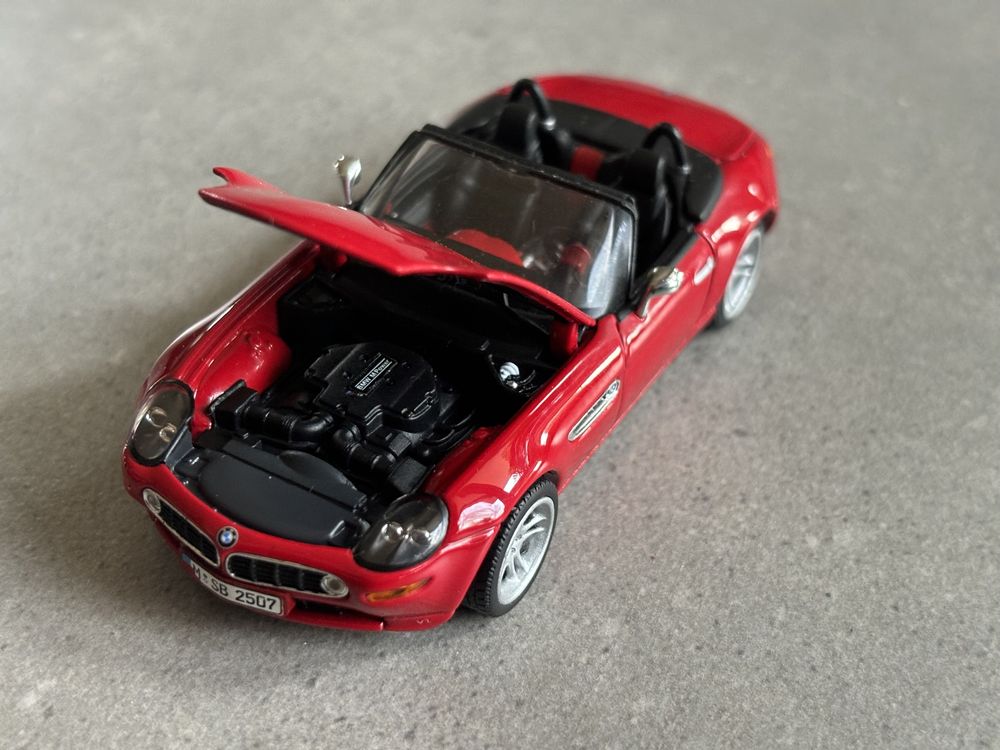Model Minichamps skala 1/43 BMW Z8 czerwony