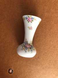 Pequena jarra antiga em porcelana