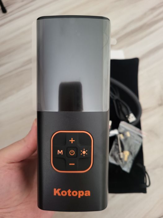 Przenośny kompresor powietrza do kół marki Kotopa. 
Nowy.