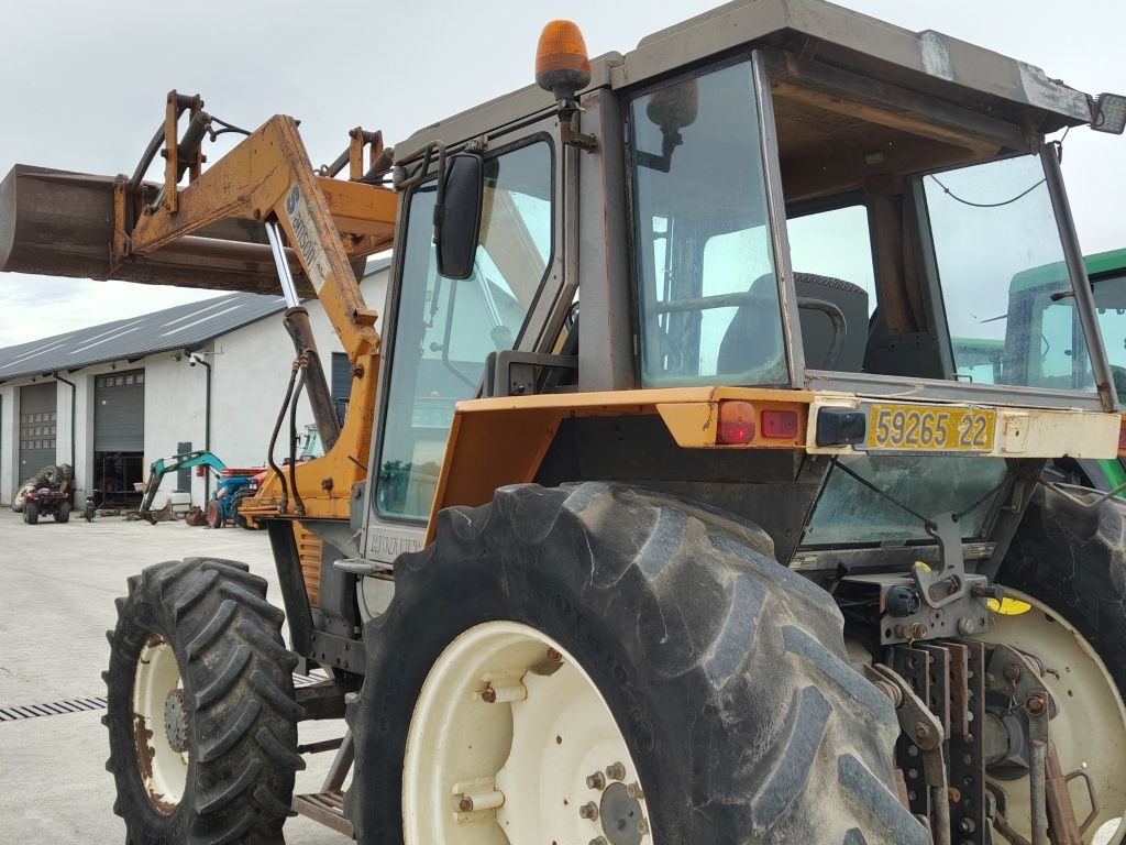 Renault 75.14 z turem i łyżką