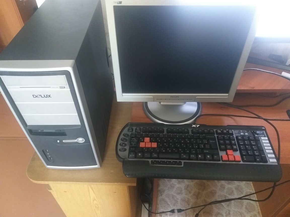 Продам компьютер  ( монитор, клавиатура, мышь)