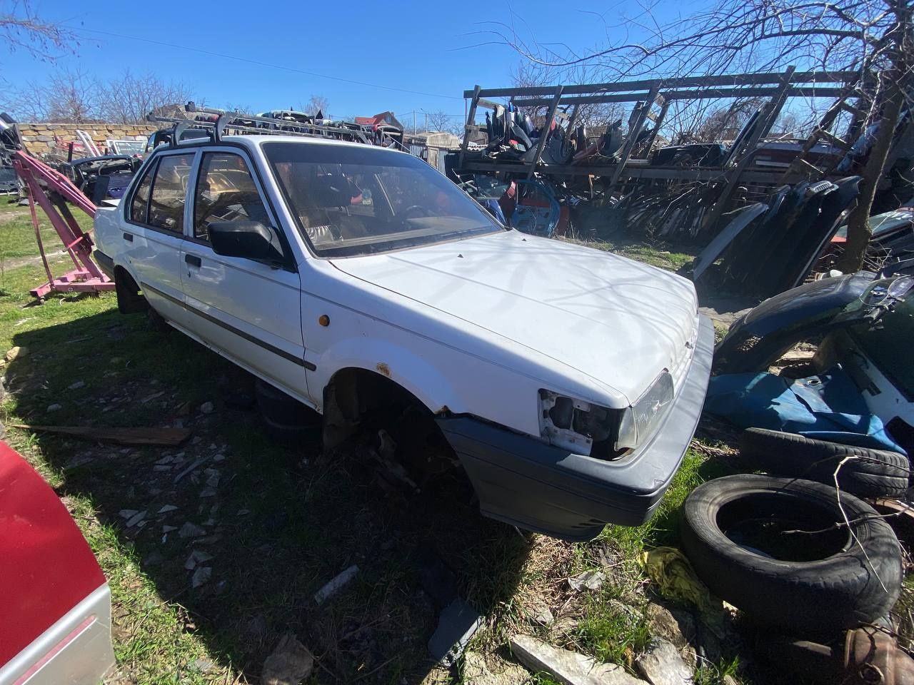 Стекло Nissan Sunny N13 CD17