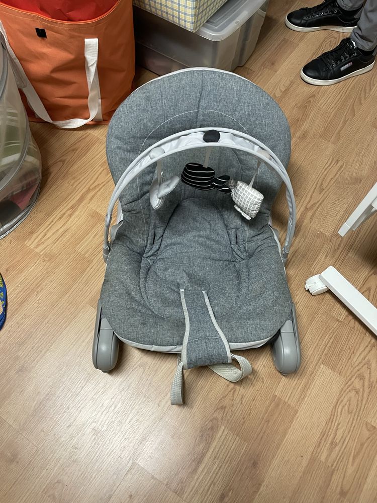 Caedeira  de  baloiço de marca chicco cinza
