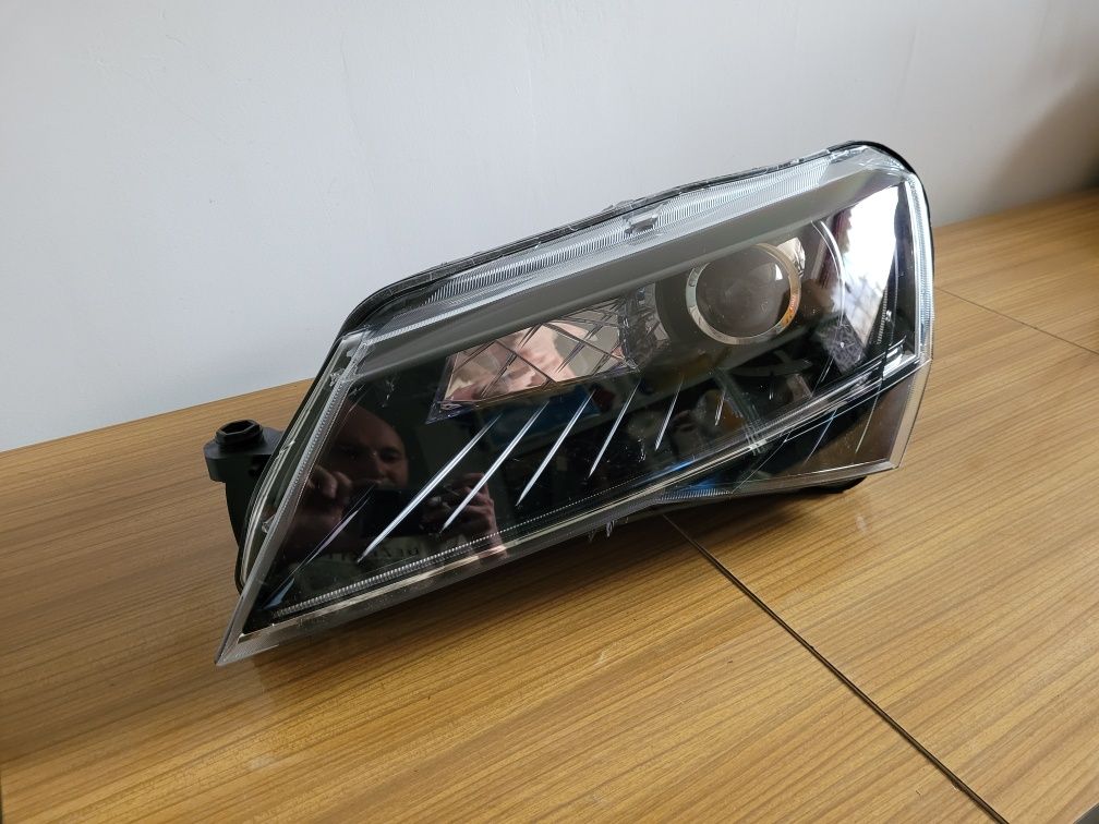 Reflektor lewy Skoda Superb III (NOWA) lampa