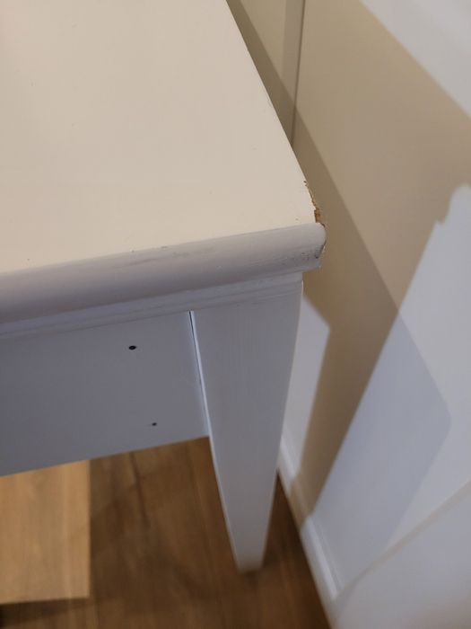 Białe biurko toaletka z lustrem