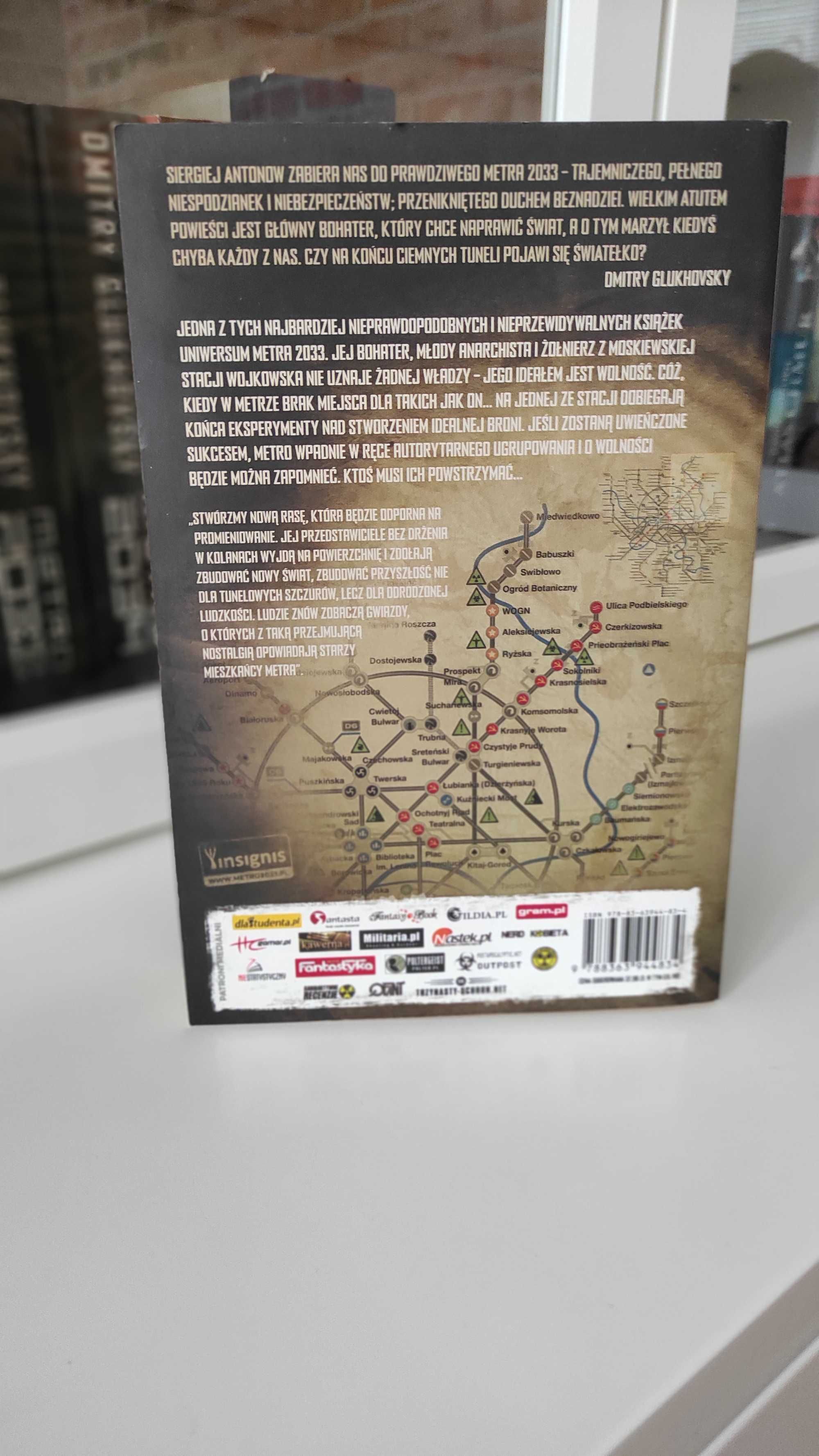 Uniwersum Metro 2033 Ciemne tunele - Siergiej Antonow