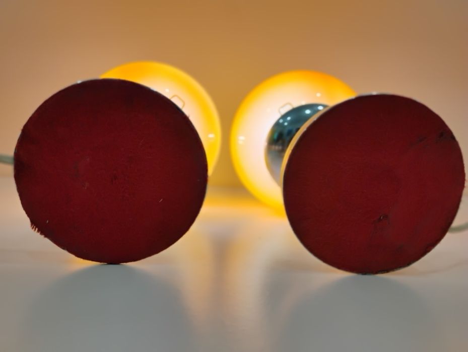 Par de candeeiros vintage com globos de vidro laranja