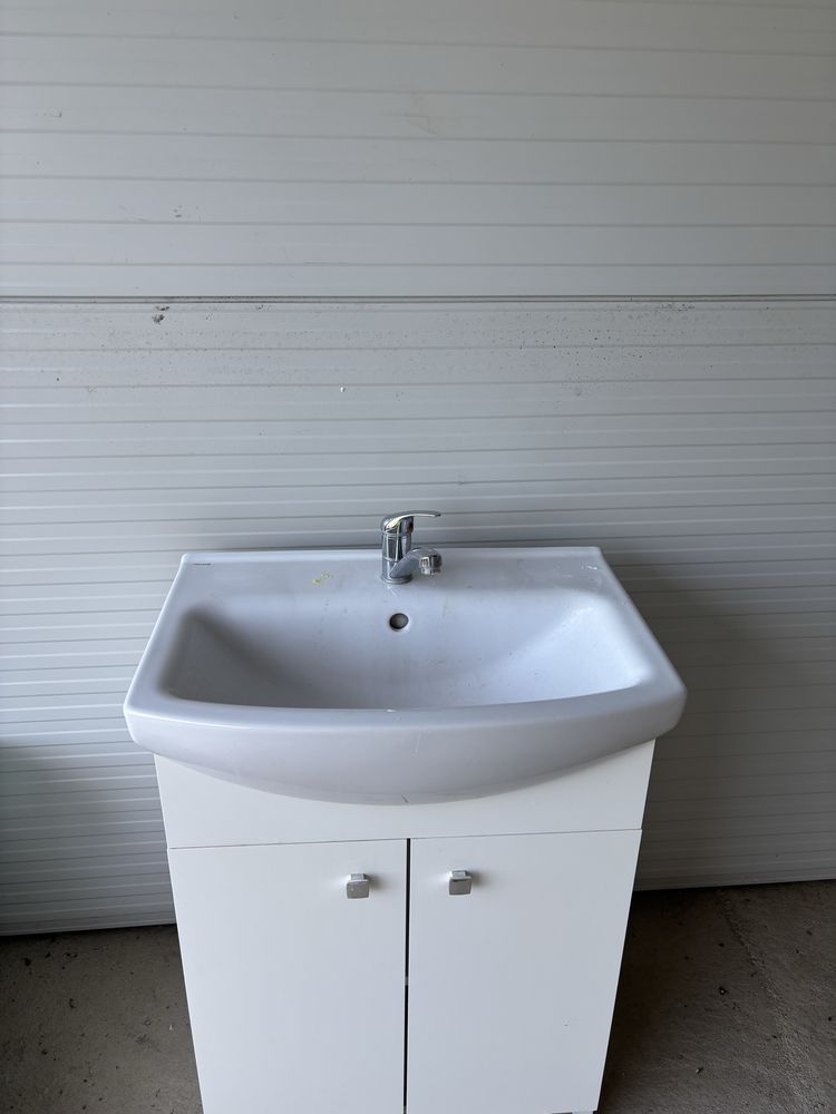 Umywalka z szafka i bateria 60
