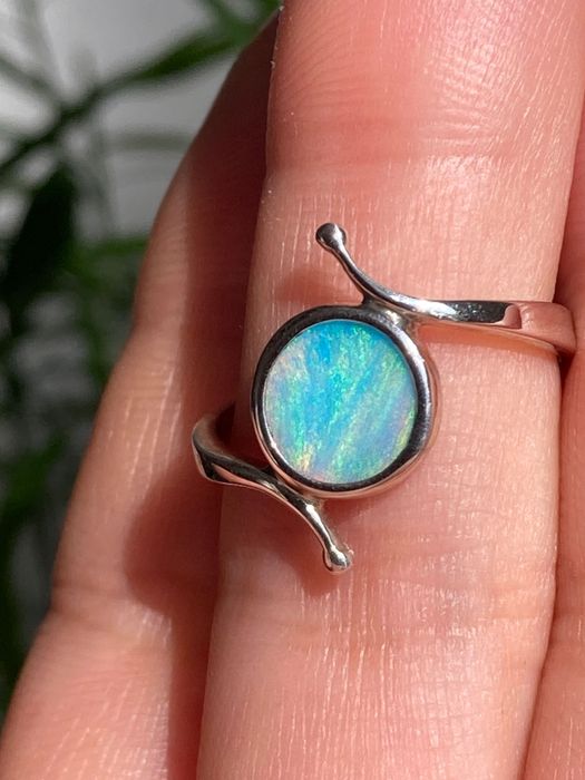pierścionek z naturalnym australijskim opalem (błękit-róż)