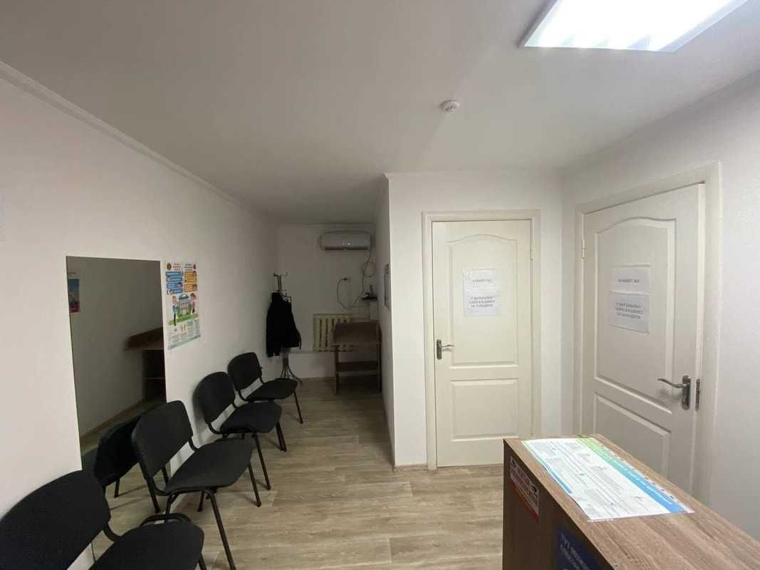 Продаж комерціного приміщення 234м2, район: ДНС