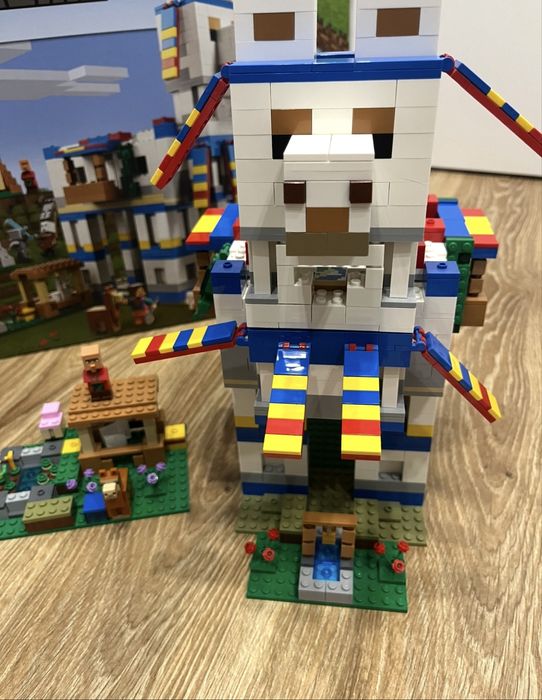 Конструктор LEGO Minecraft Село лами 1252 деталі