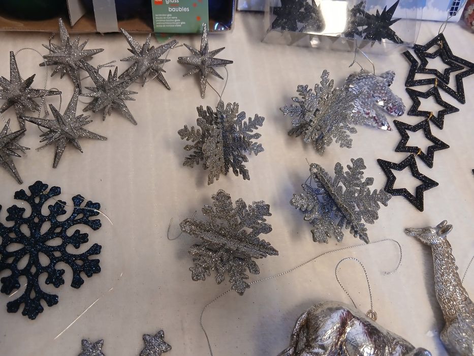 Новорічні іграшки на ялинку