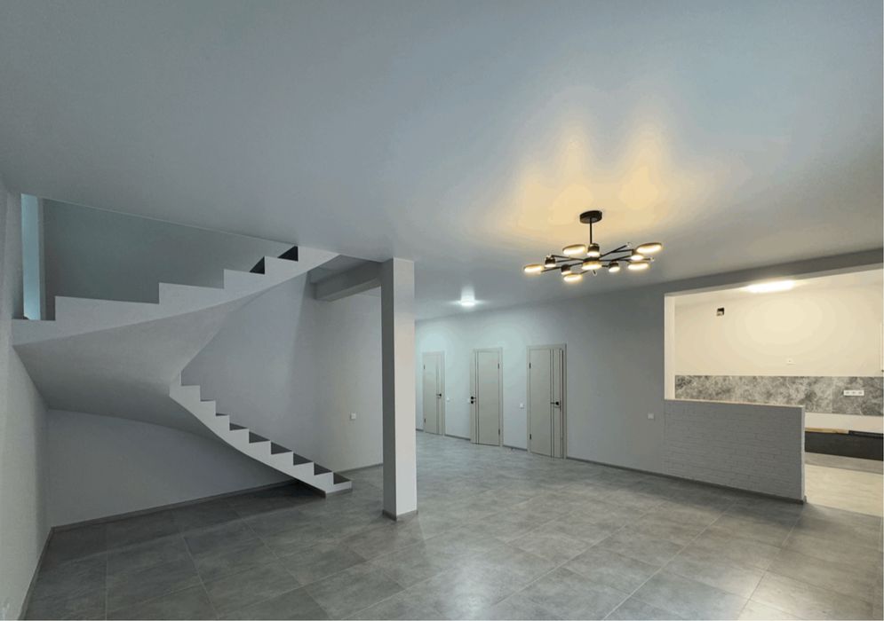 Котедж на Щасливому з великою ділянкою 4.7 сотки!