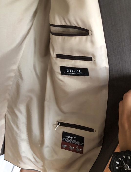 Brązowa marynarka firmy Digel.