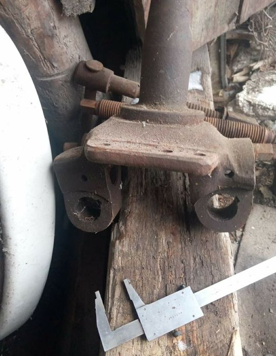 Поворотній кулак новий