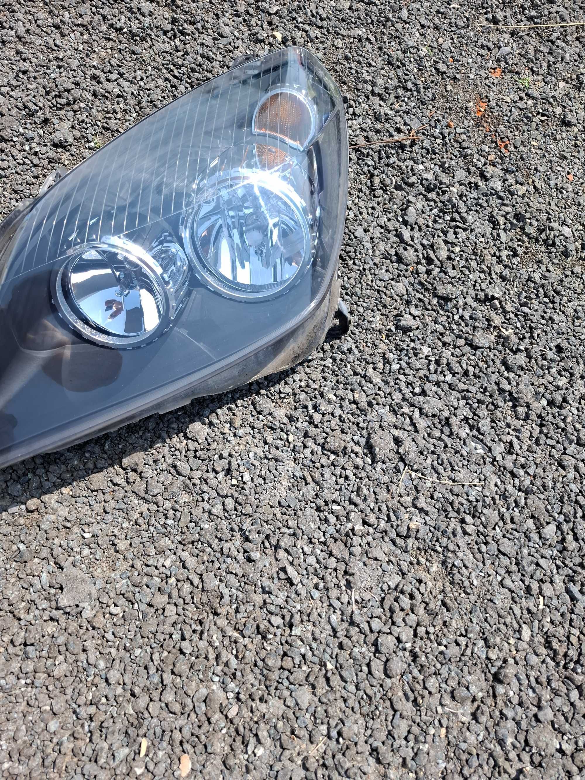 Reflektor lewy przód Opel Astra H