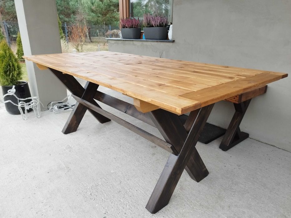Stół ogrodowy drewniany