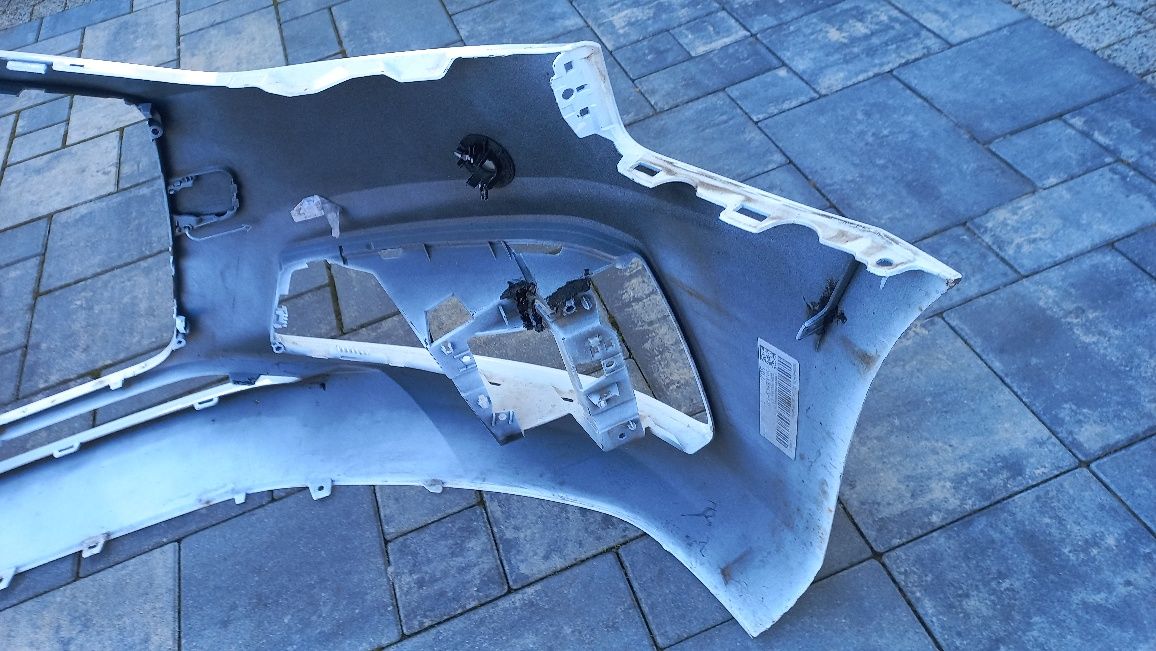 Audi a4 b9 lift zderzak przod przedni bialy ly9c