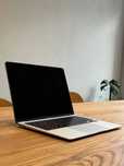 Продам MacBook Air M1, 8/256 gb, silver