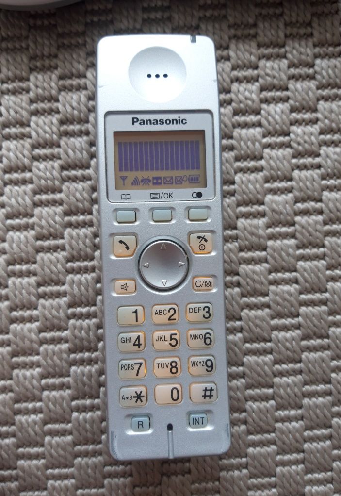 Bezprzewodowy telefon stacjonarny Philips KX-TG7100PD