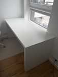 Biurko Ikea MALM z wysuwanym panelem