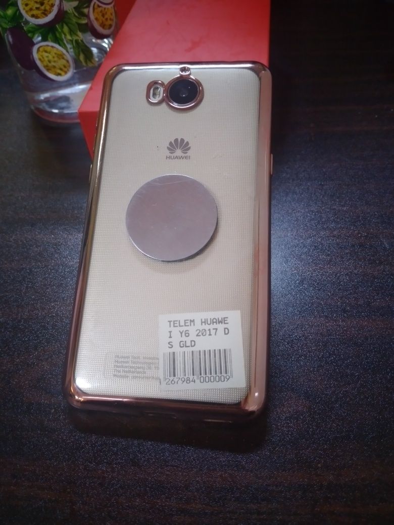 Huawei Y usado semi novo cor dourado