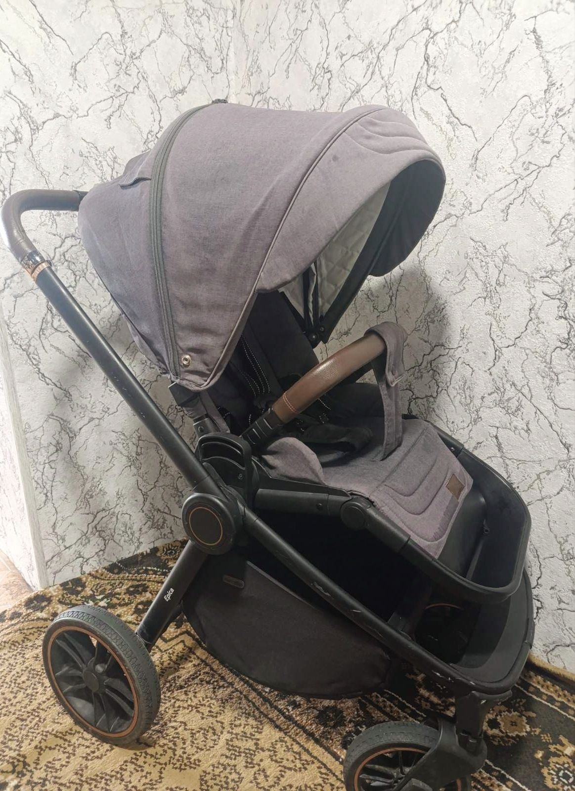 Коляска прогулянка Carrello Epica