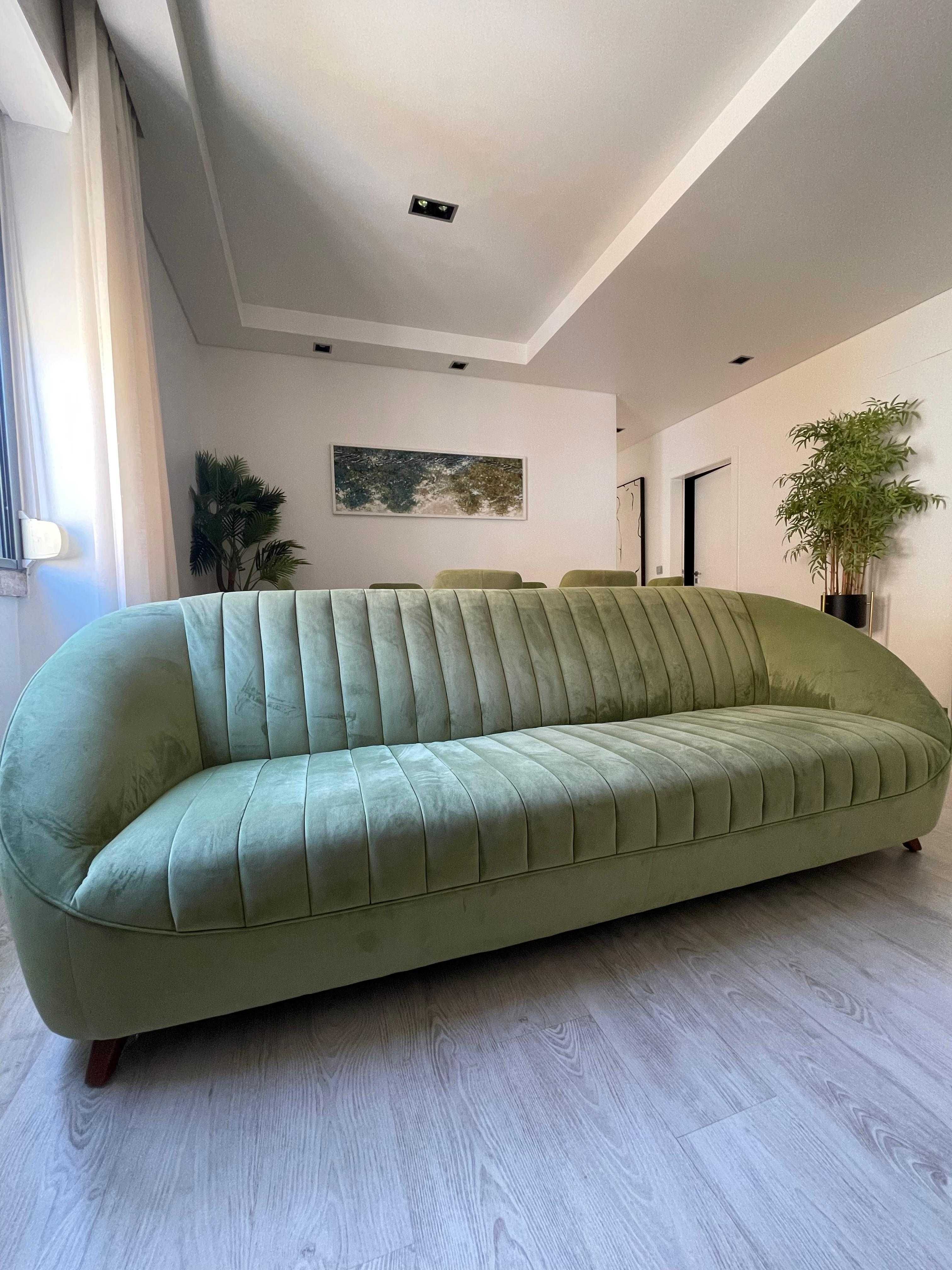 Sofá Verde 4 Lugares em Veludo