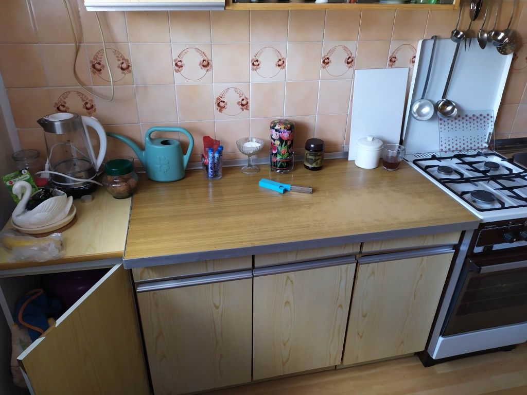 Meble kuchenne, pochłaniacz i zlew