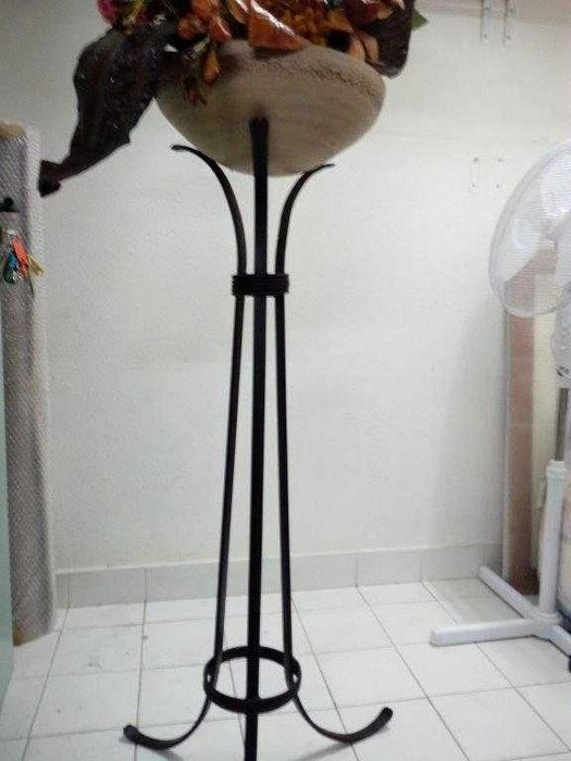 Pedestal em ferro forjado