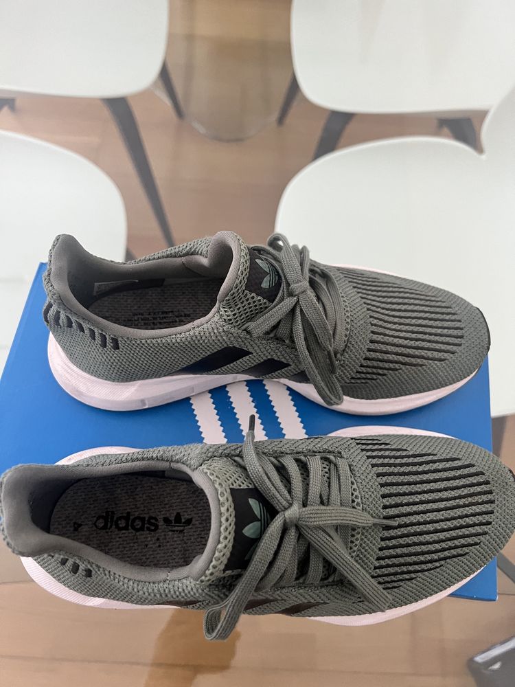 Ténis adidas como novos