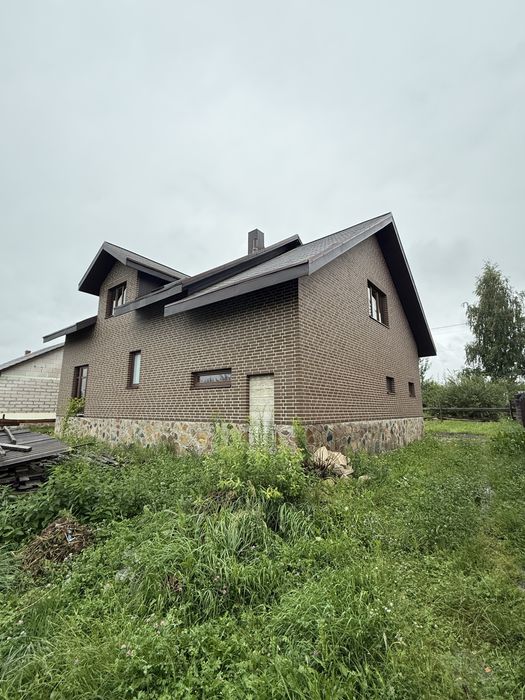 Продам двоповерховий будинок площею 230 м² і ділянкою 10 сотих