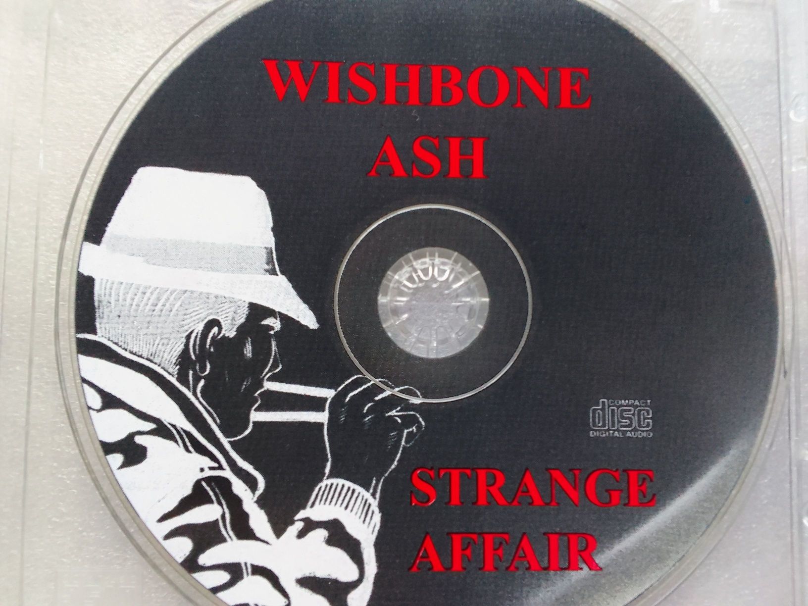 WISHBONE ASH "Strange Affair". CD Audio.