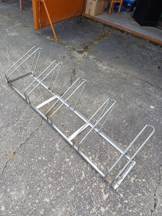 Metalowy stojaki na rowery