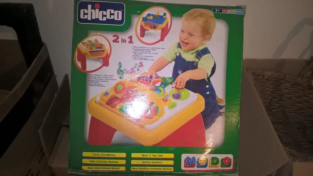 Mesa de atividades CHICCO com piano e base de construções