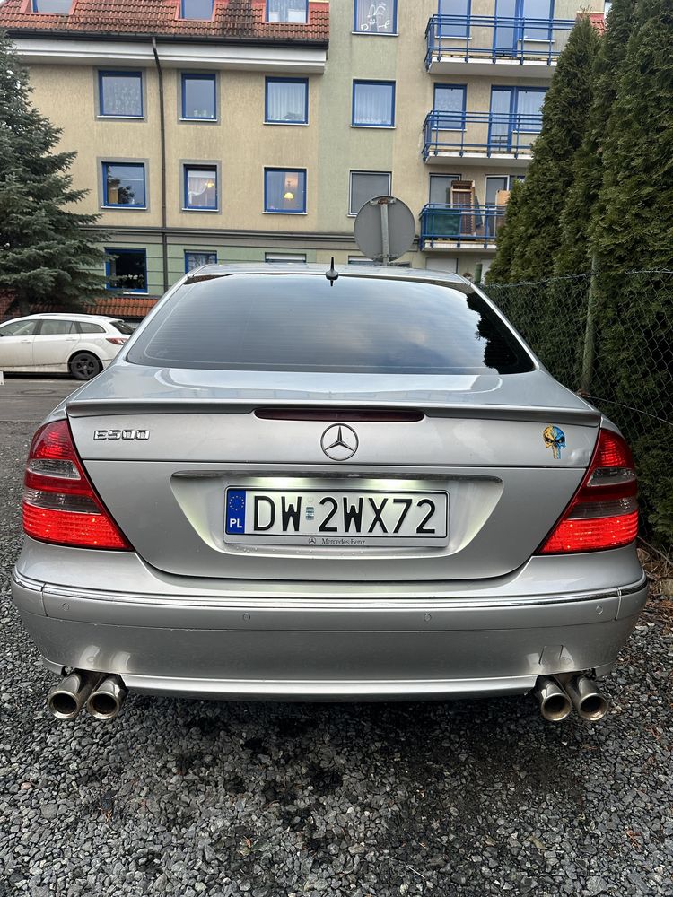 Mercedes-Benz W211 E320
