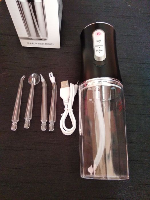 Иригатор портативный для полости рта.