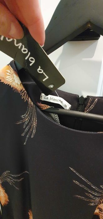 Czarna sukienka z wzorem