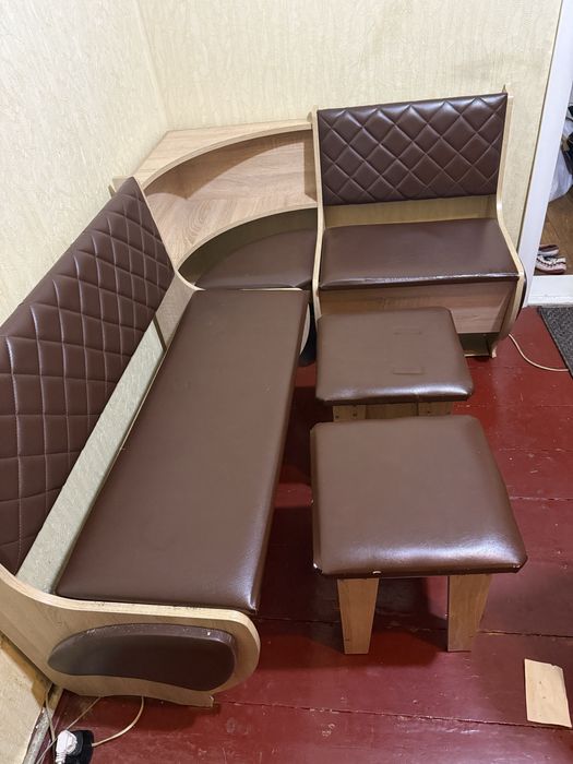 Кухонний куток і 2 стільчики