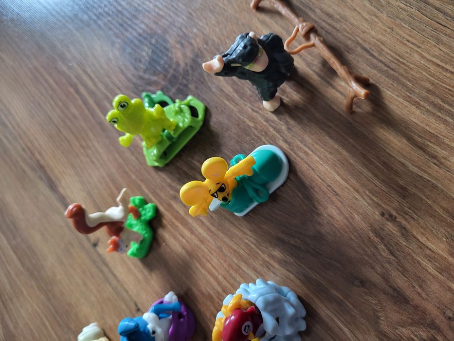 Figurki jajko Kinder niespodzianka wielkanoc