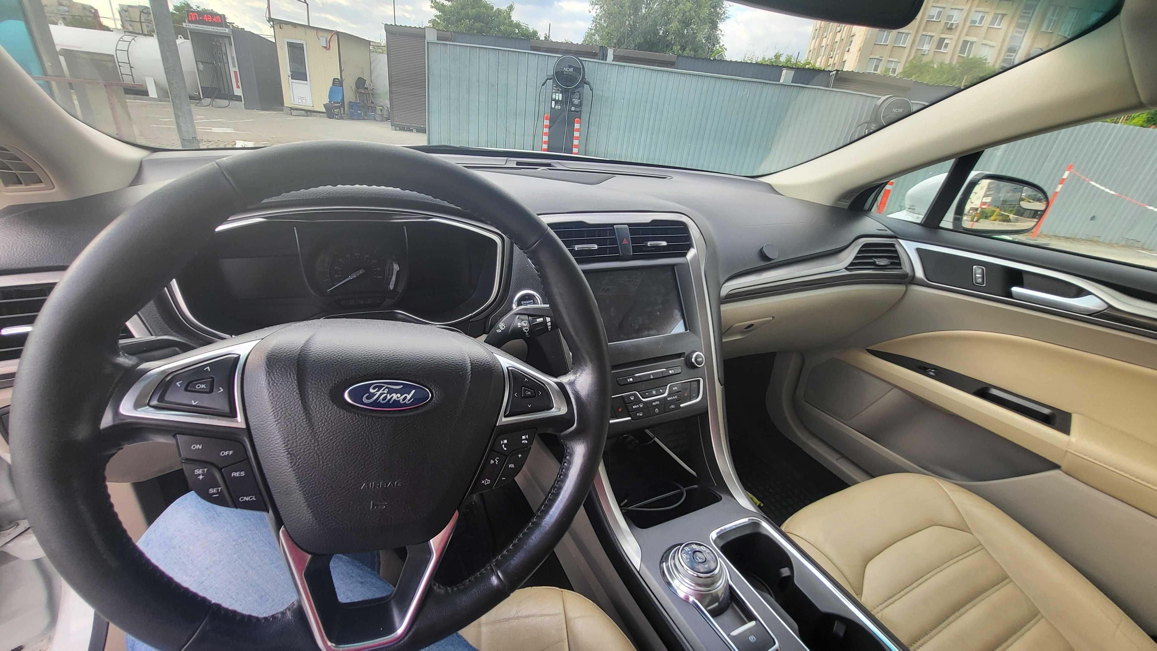 Ford Fusion 2017 Plug-In 35 км на електриці НЕ БИТИЙ  після вандалізму