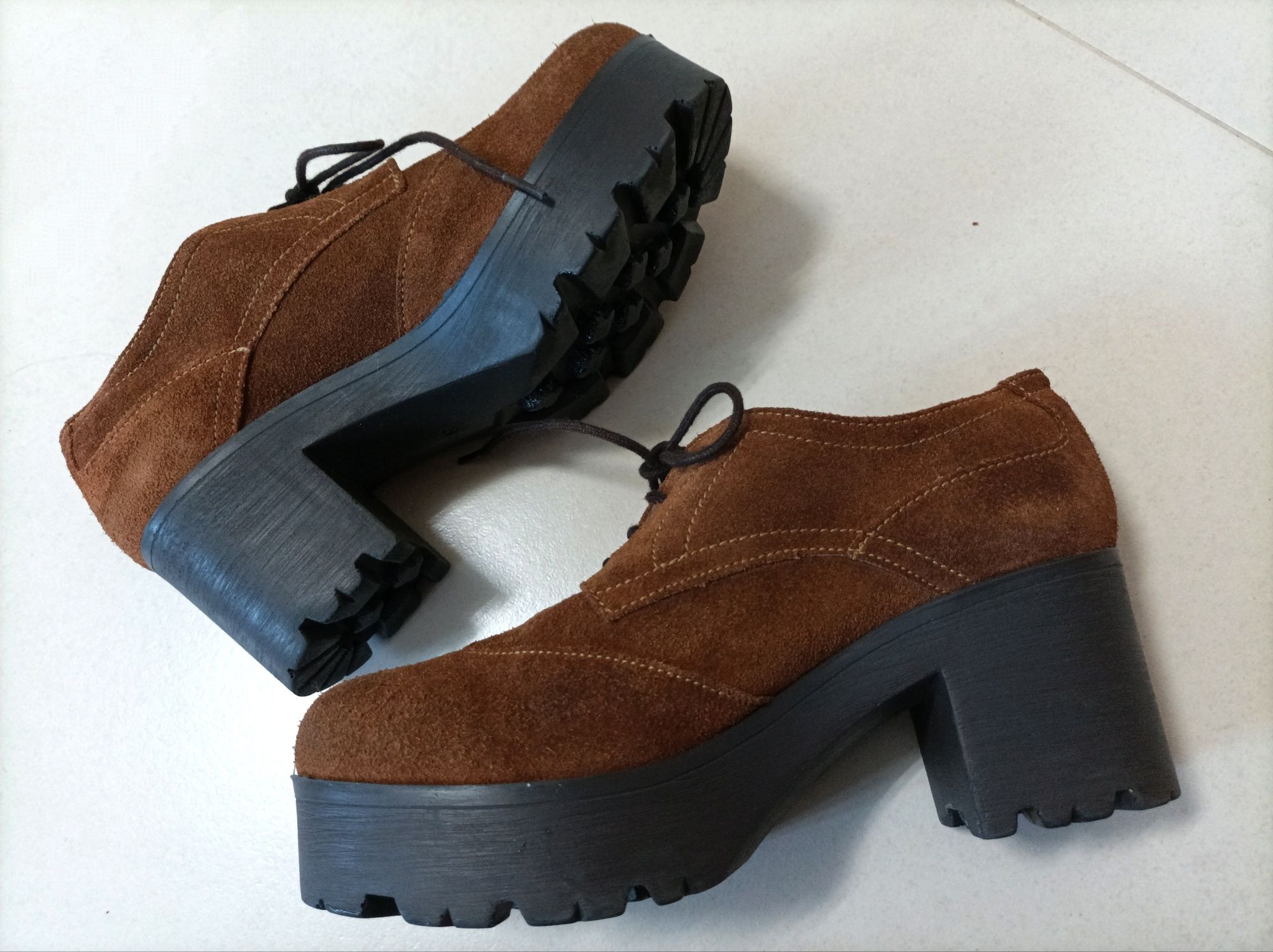 Sapatos Dakota em pele genuína marca Ana Catarina (T. 36)