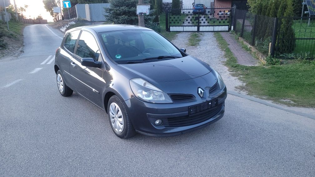 Renault clio  z Niemiec  1.6 benzyna.