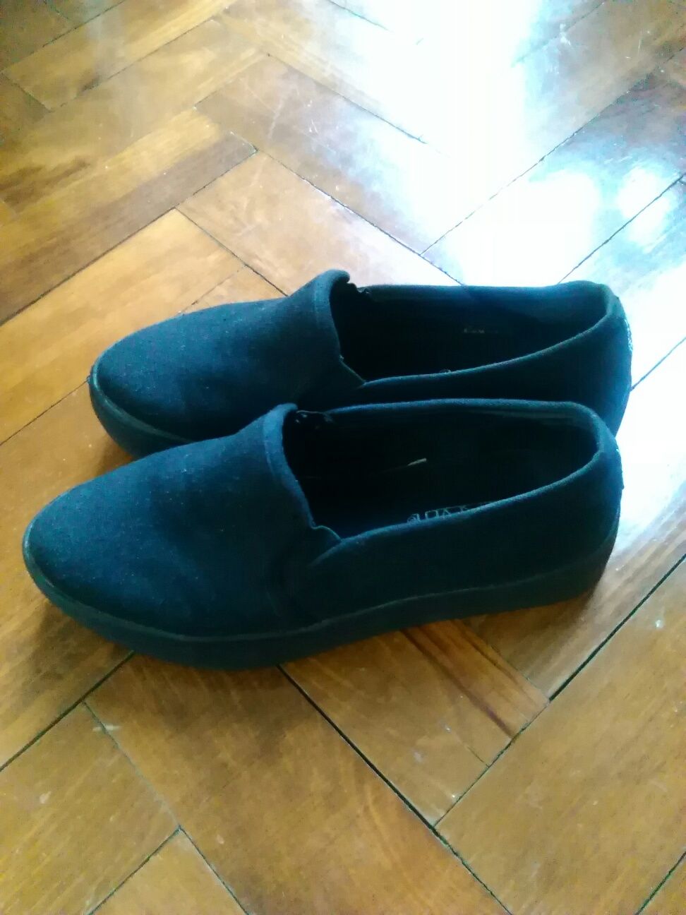 Sapatilhas slip-on pretas em lona da Sixty Seven em óptimo estado