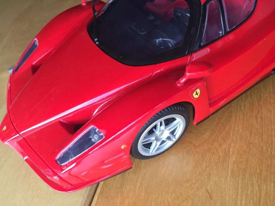 1:16 Ferrari R/C (zdalnie sterowany) iPhonem/iPadem/iPodem z Bluetooth