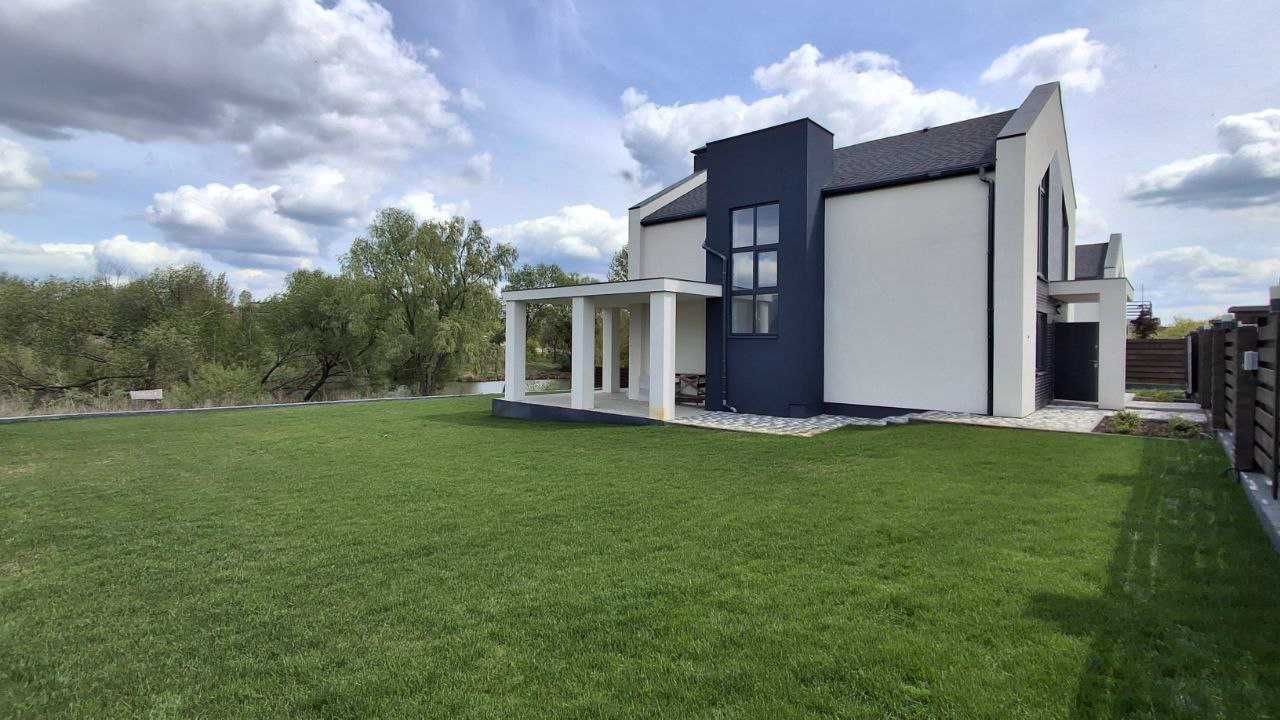 Будинок преміум якості на березі озера на 11 сотоках
