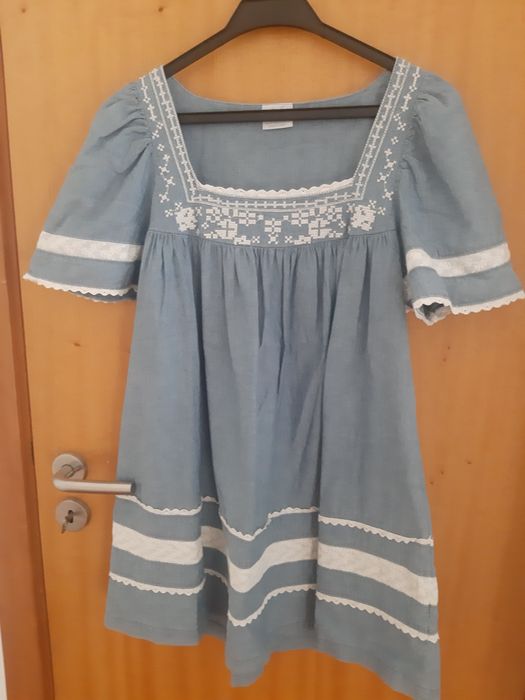 Vestido em ganga com decote quadrado