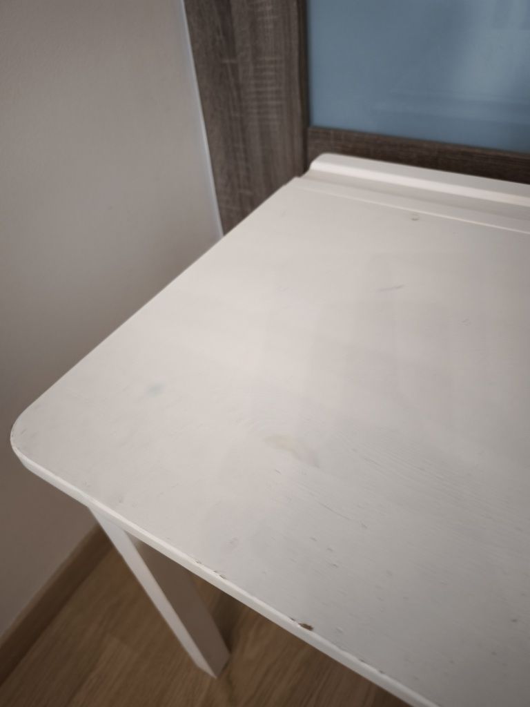 Biurko dla dzieci plus 2 krzesła Ikea