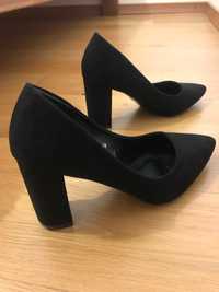 Замшеві чорні туфлі