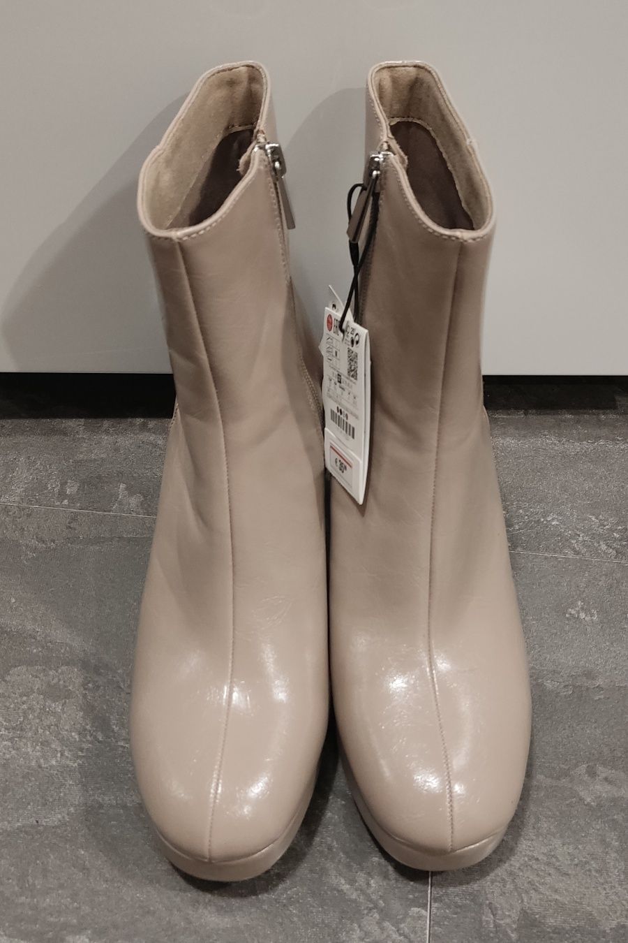 Pull&Bear beżowe / kremowe botki